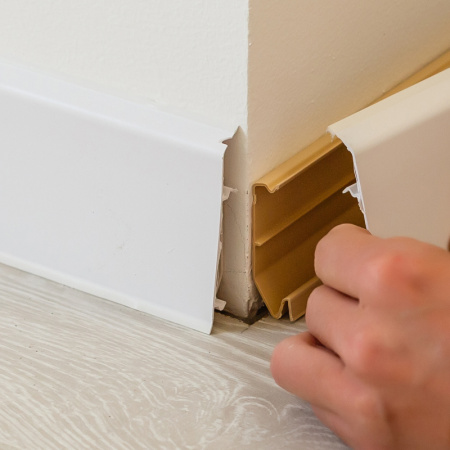 Дюбель-гвоздь SNAKE SG нейлон для крепления сквозь прикрепляемый материал.